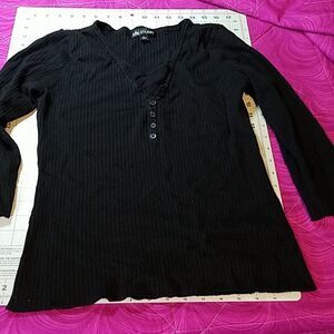 ✔ 5 for $25 I.N. Studio black sweater size large